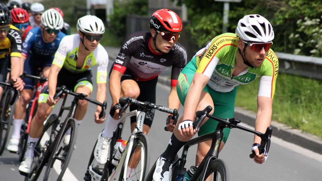 Cyclisme Championnats de France. La course d obstacles de J r my